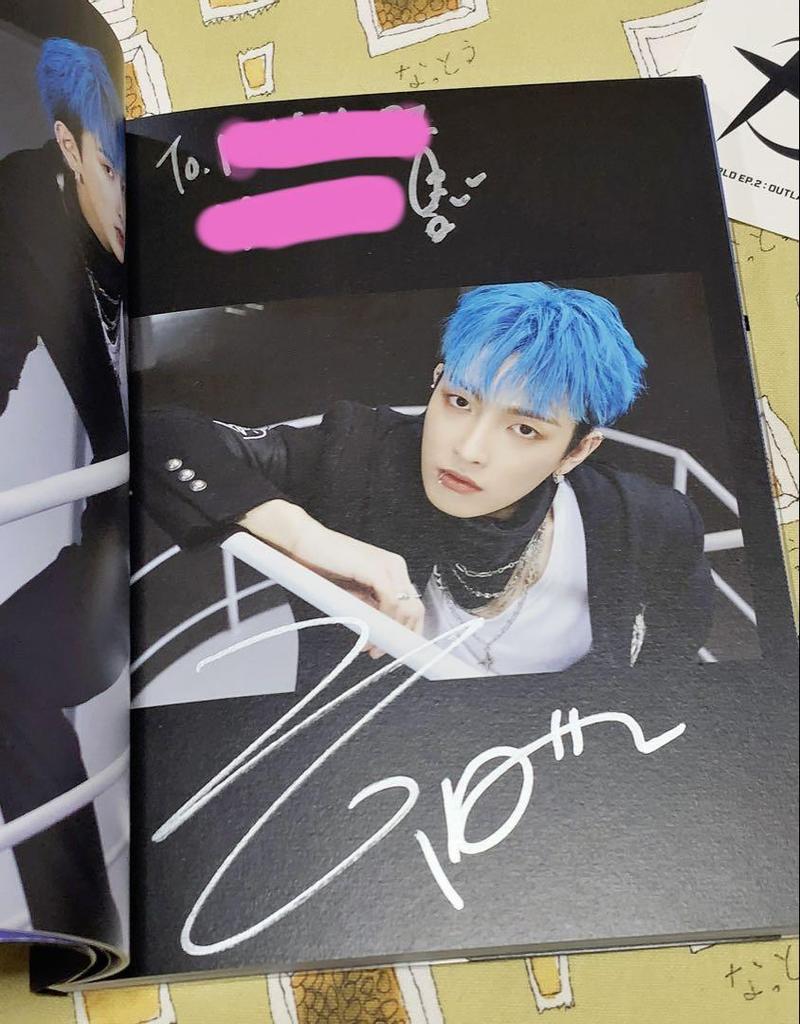 [USED] ATEEZ OUTLAW Hongjoong autographed album