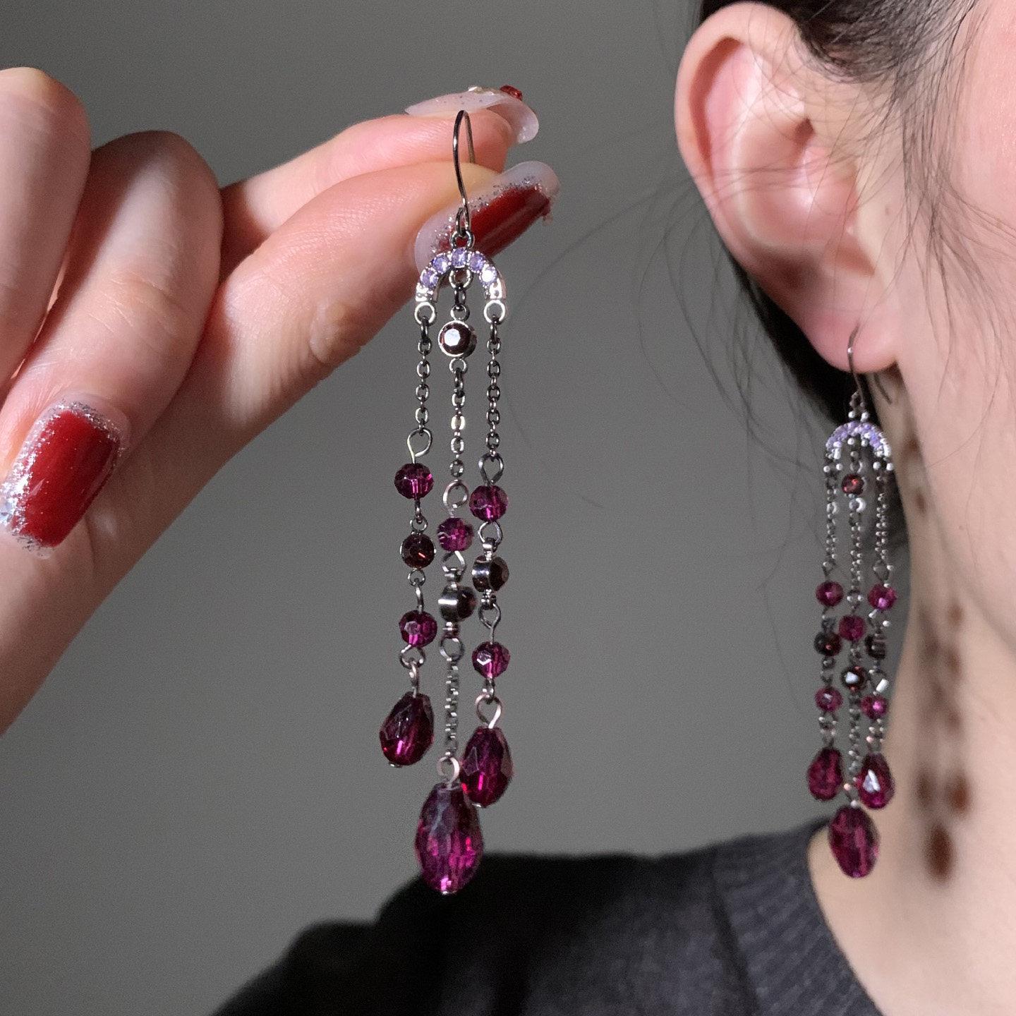 Elegant French Rhinestone Tassel Earrings: Retro Dark Style & Light Luxury