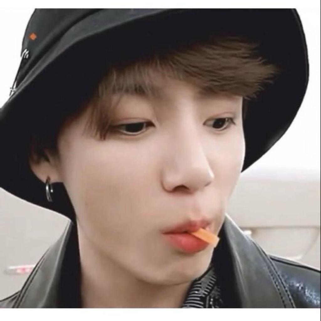 [USED] MACK BARRY Bucket Hat worn by BTS