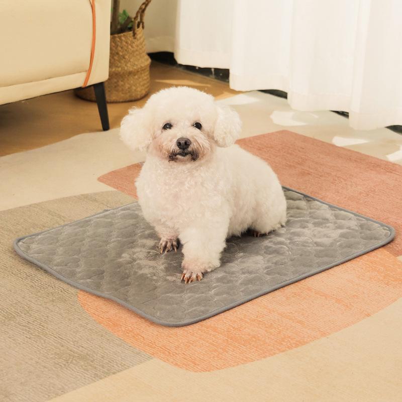 Reusable Plush Pet Urine Pads: Waterproof and Washable for Cats and Dogs.