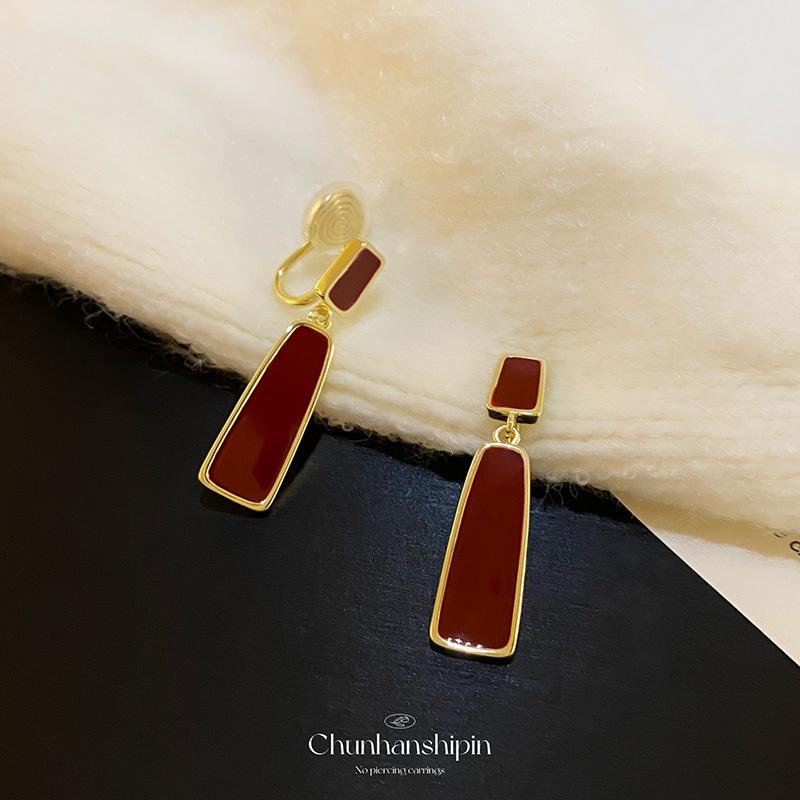 No pierced ear clips~ Burgundy new French retro stud earrings women's niche fashion mosquito coil disc earrings high sense