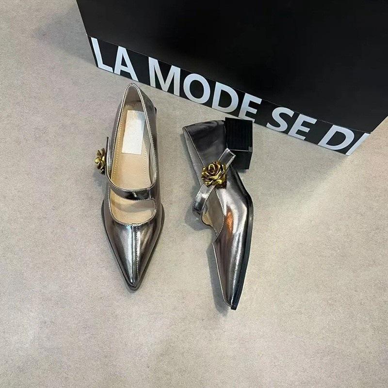 Spring and summer 2025 new simple light luxury retro Hong Kong style versatile shallow mouth square heel pointed Mary Jane women's single shoes