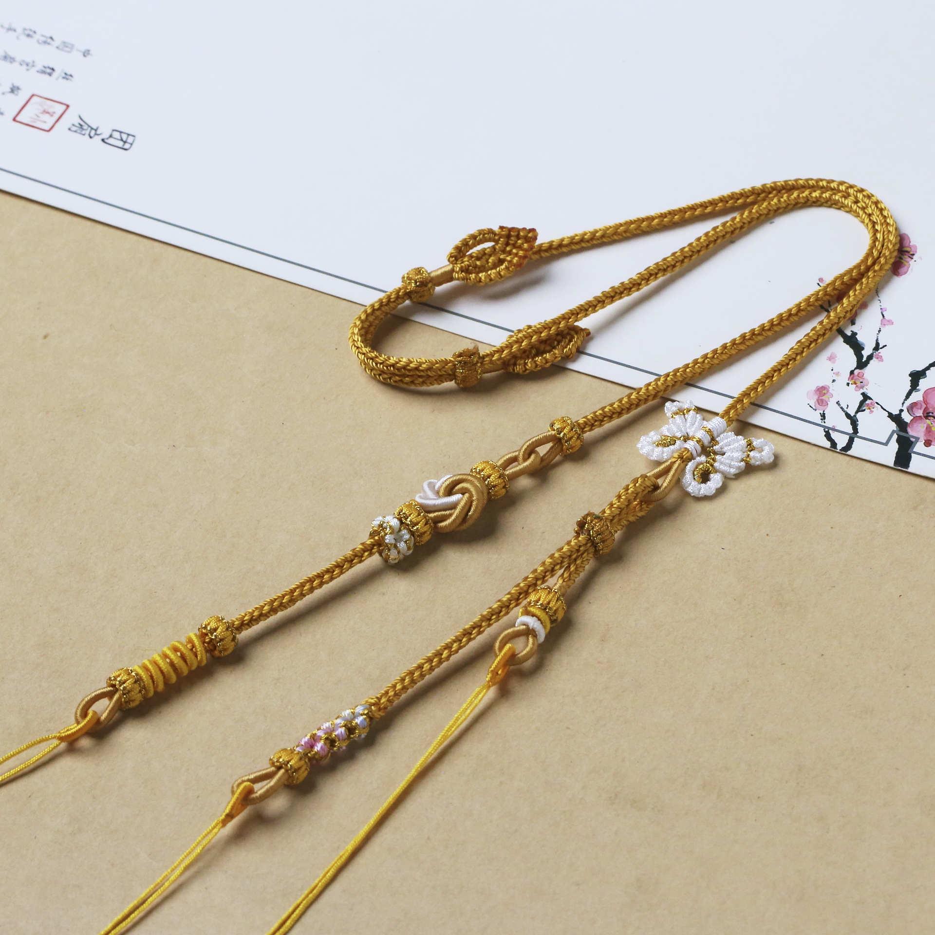 

Ожерелье из восьми нитей ручной работы с узлом мандала и подвеской-замком в виде карпа кои No Specific Size