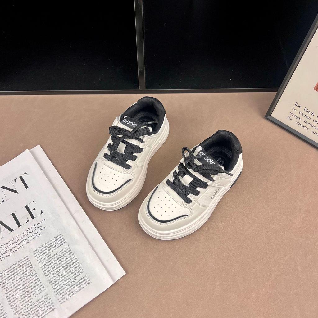 2026 Spring Kids' Sports Shoes: Korean Style, Versatile, Lightweight Low-Top White Shoes for Girls and Boys
