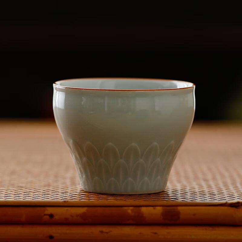 

Ancient Glazed Lotus Petal Teacup