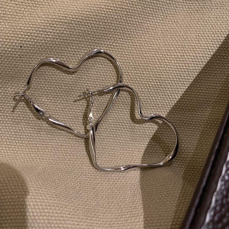 

INS Асимметричная Милая Крутая Сексуальная Диско-девушка Серьга Silver needle