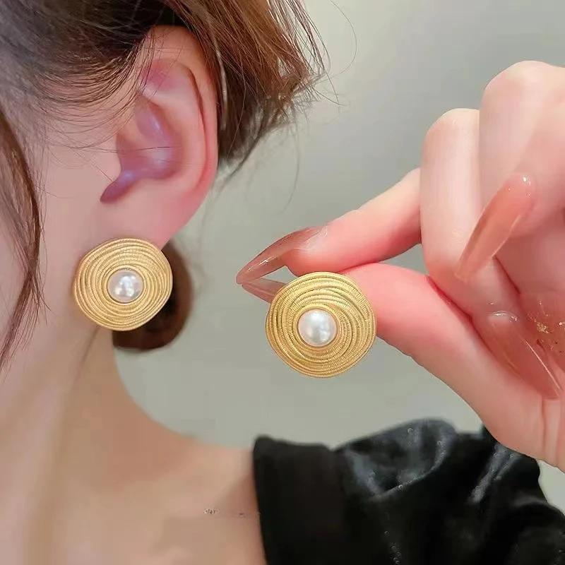 

Vintage Fashion Entangle Geometry Round Pearl Stud Earrings for Women Temperament Gold Color Stainless Steel Exquisite Jewelry золотой