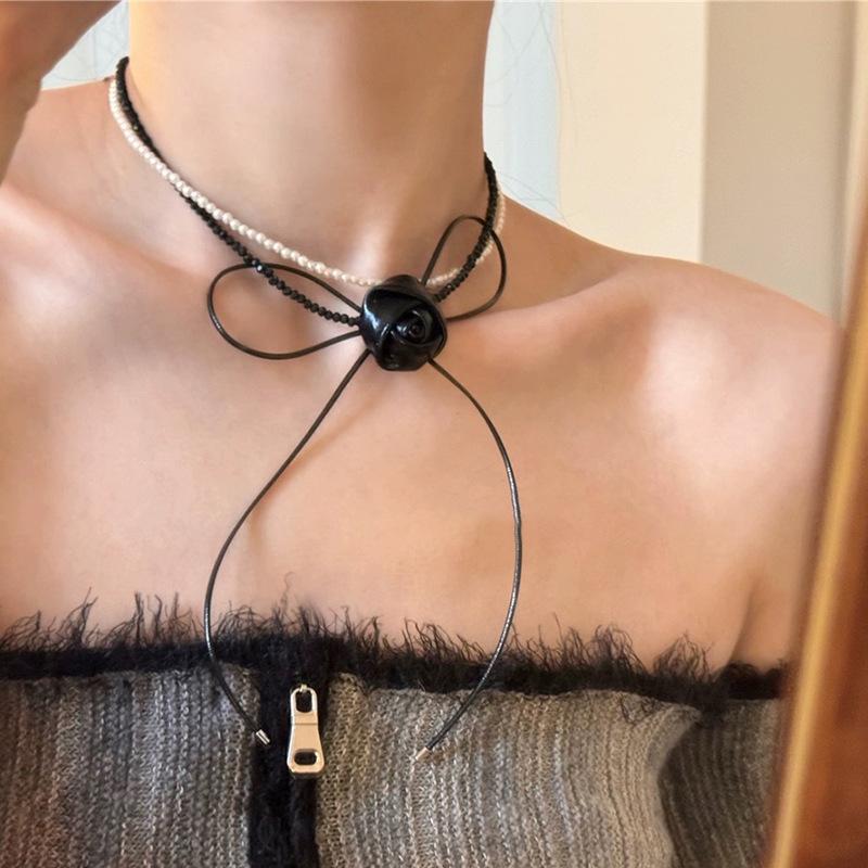Leder Blume Schleife Perle Halskette Damen Retro Nische Persönlichkeit Vielseitig Temperament Mode Halskette Schlüsselbein Kette