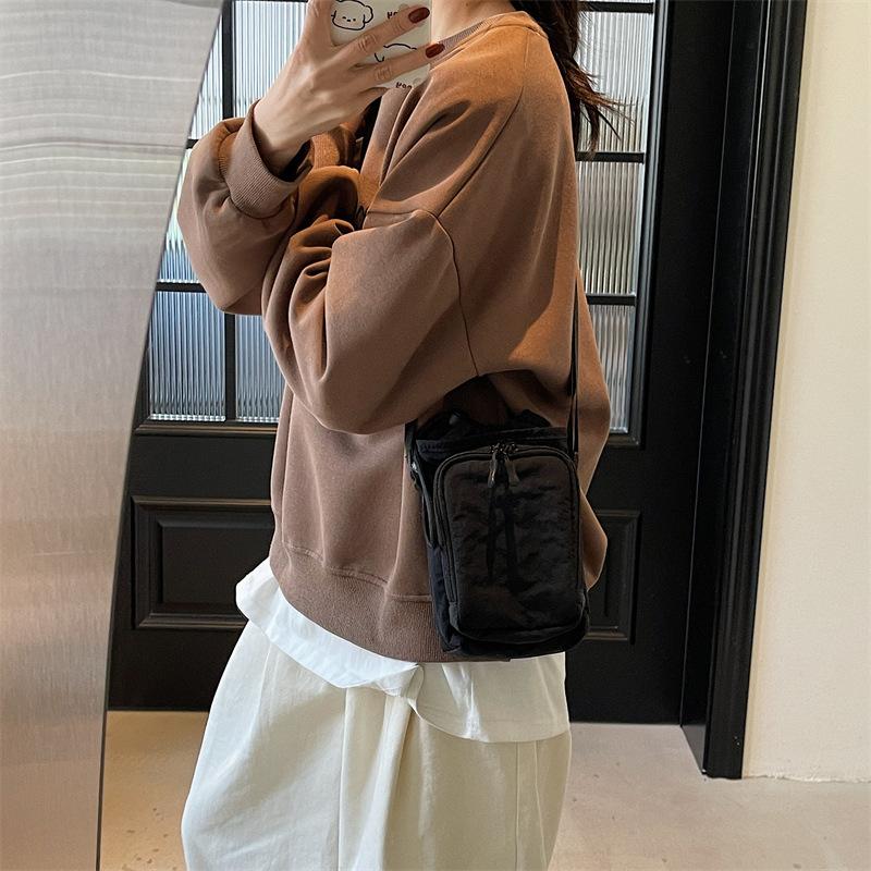 Niche design new crossbody shoulder small square bag 2025 casual foreign style personality simple fashion outdoor portable bag