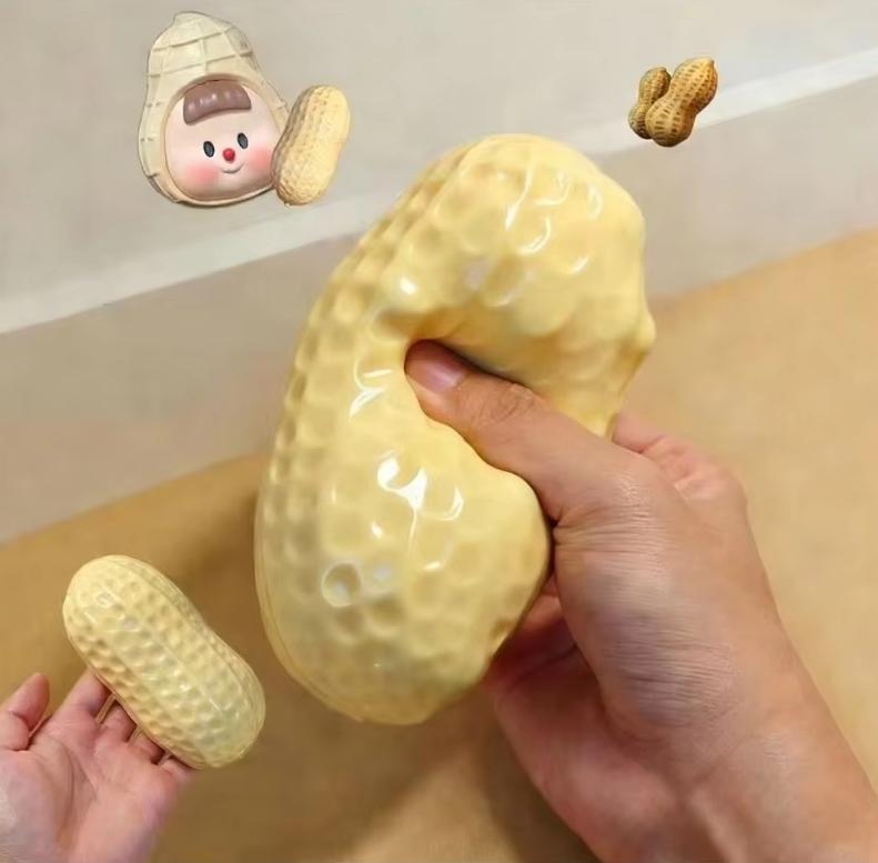 Erdnussförmiger Quetschball, Knuspriger Weicher Squishy Fidget Spielzeug, ASMR Sensorisches Stressabbau Spielzeug für Kinder Erwachsene beige
