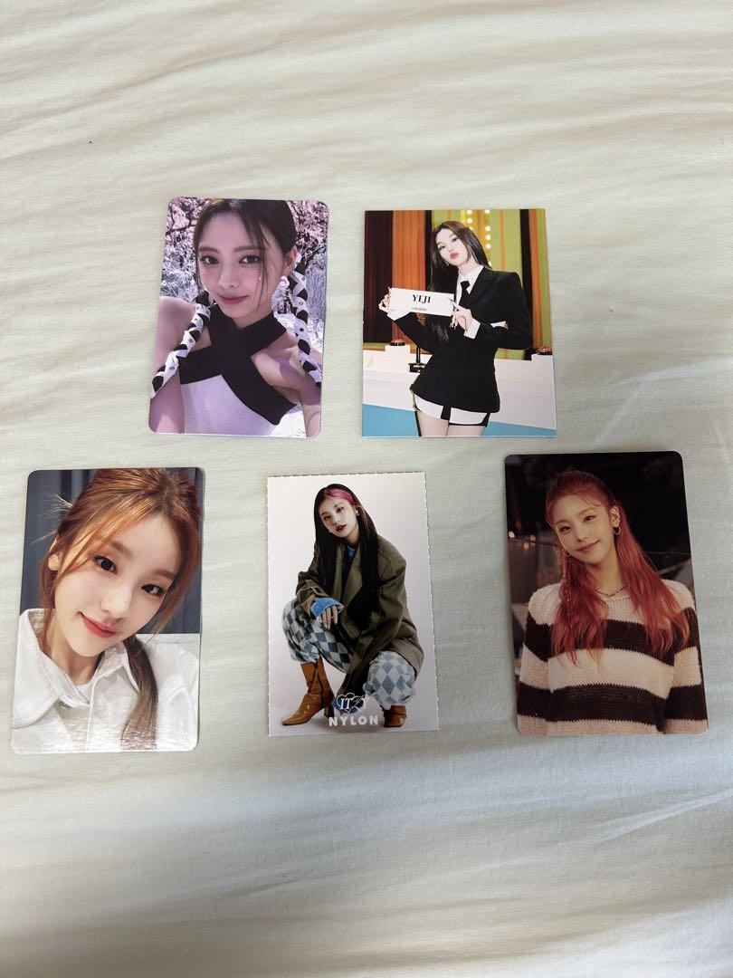 

[USED] ITZY YUNA, YEJI trading cards, 2 albums