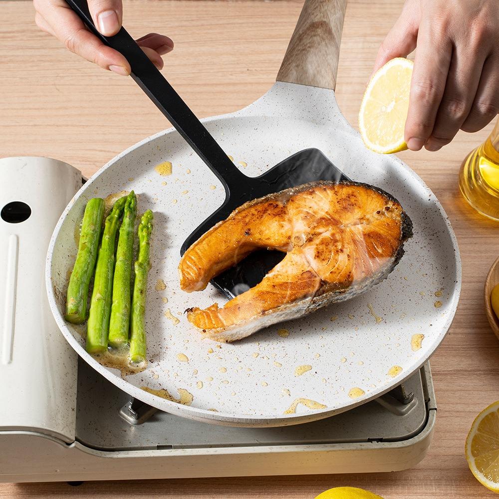 Heat Resistant Silicone Japanese Omelet Spatula Widening Shovel Head Anti-scalding Fried Egg Shovel Hanging Hole Extended Handle