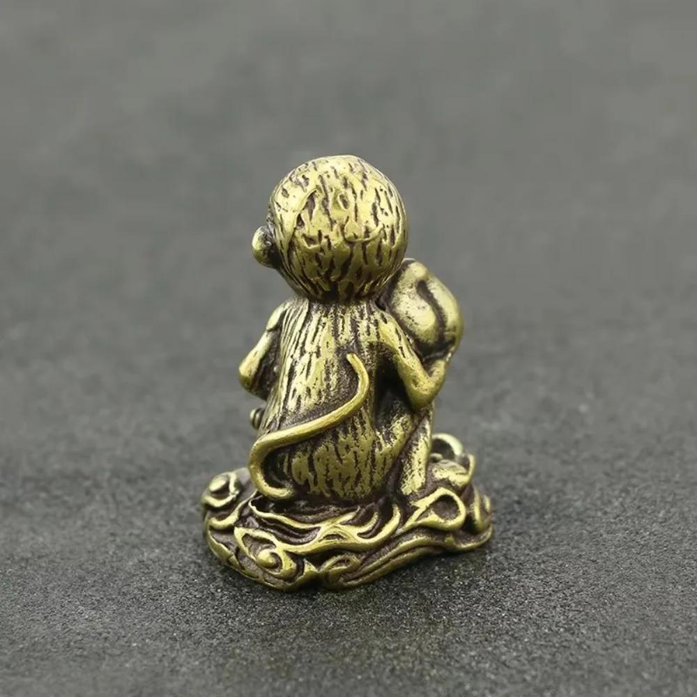 Mini Cute Monkey With Peach Brass Vintage Animal Statue Metal Figure Props Home Office Desk Decor Ornament Toy Gift