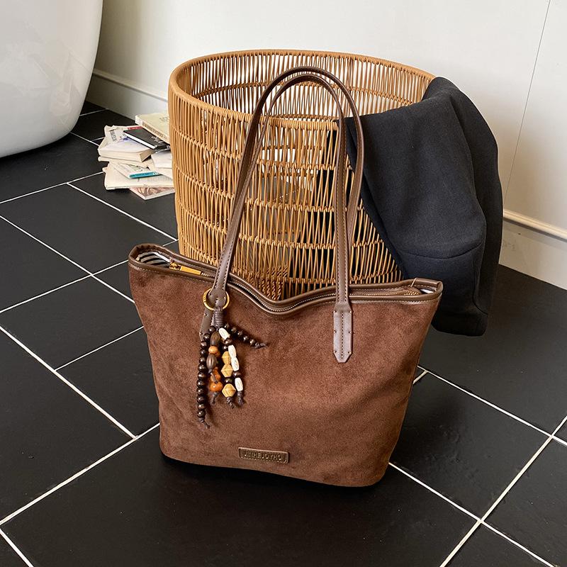 Casual retro temperament new armpit large capacity work commute go shoulder bag