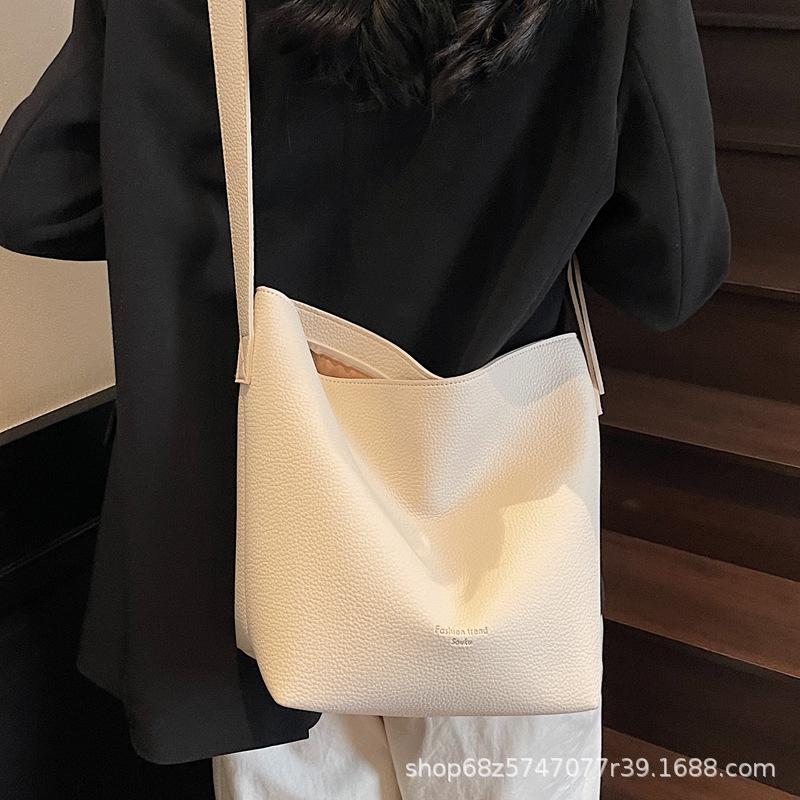 Retro Casual Bucket Bag Women's 2025 New Simple Fashion Shoulder Bag Fashion Sense Simple Commuter Crossbody Bag