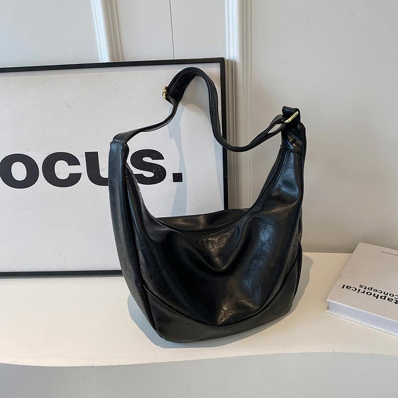 

Bags Women s messenger bags Autumn and winter large-capacity versatile niche high-end retro shoulder dumpling bags