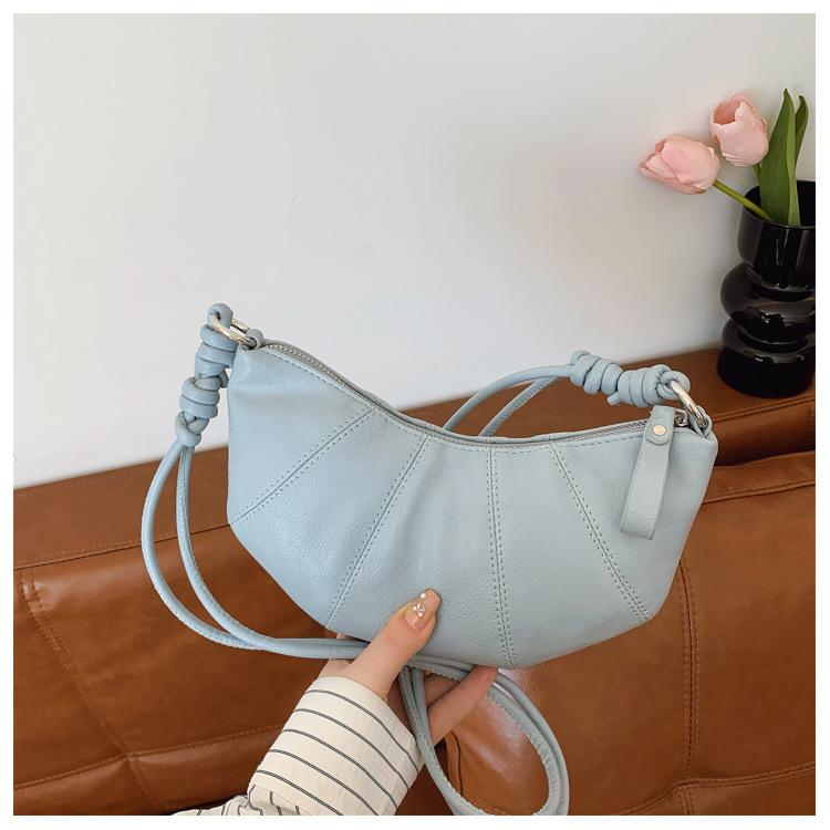 

Niche design, advanced texture, spring 2025 new croissant dumpling bag, simple and versatile single shoulder messenger bag for women синий