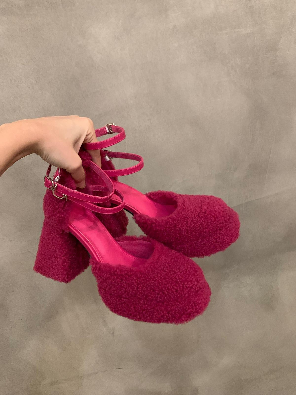 

Супер высокий каблук стиль горячей девушки туфли Мэри Джейн женская обувь 2024 новая весна, осень и зима маленький толстый каблук пушистые туфли 40