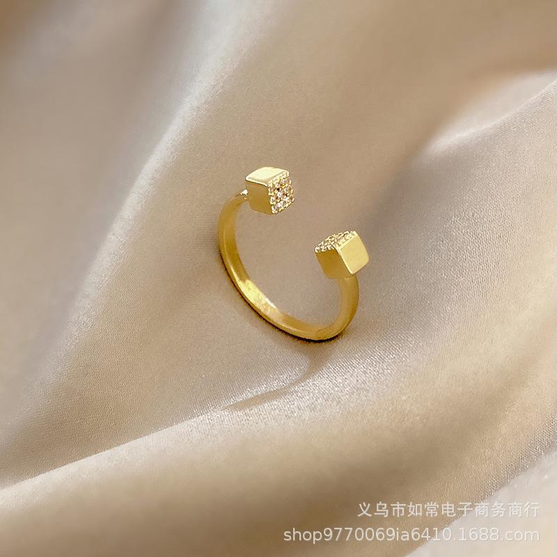 [Copper Products] Diamond-Encrusted Zircon Niche Design Opening Simple Ring Ring Woman