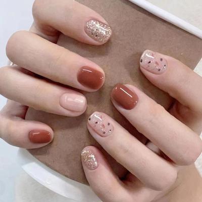 24 Pieces Caramel Brown Champagne Fine Sparkling Color Short Square Girl Versatile White Fake Nails Wearing Armor
