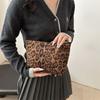 Leopard Print Spring Large-capacity Bag 2025 New Popular Leopard Print Retro High-end Clutch Bag Mobile Phone Small Clutch Bag