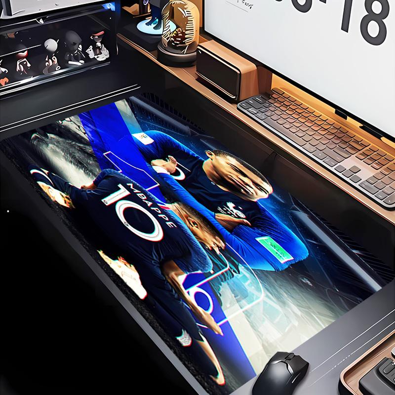 Kylian Mbappé Thema Premium Rutschfestes Mauspade mit Genähten Kanten, Strapazierfähiges Gummi-Material, für Schreibtisch & Gaming Tolle Geschenke
