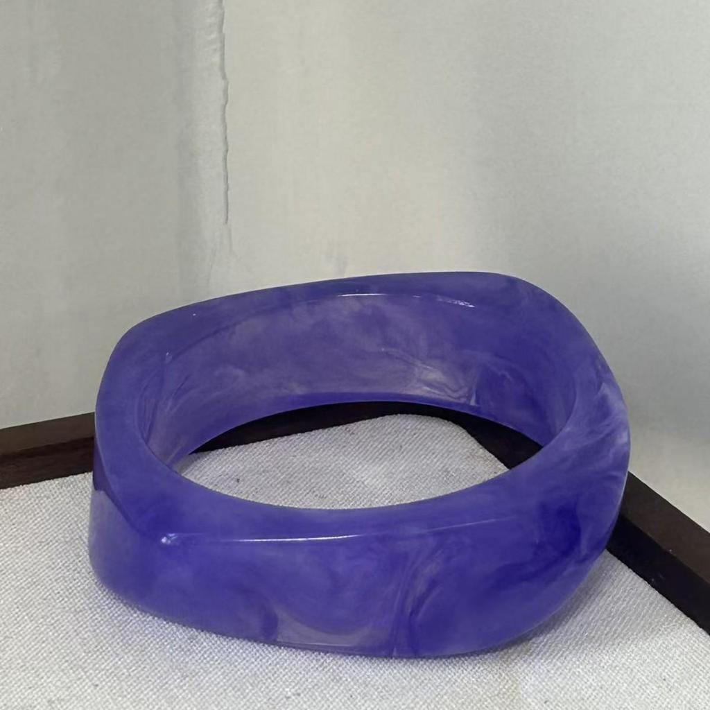 Retro Macaron Color Bangle: Stylish Women's Fashion Bracelet with Unique Niche Design