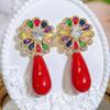 Boucles d'oreilles florales CMM vibrantes multicolores en zircone cubique dorées ornées de superbes gouttes vertes en forme de larme Une déclaration de mode pour chaque occasion