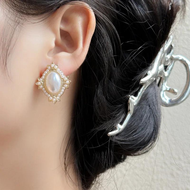 

Baroque Court French Style Imitation Pearl Geometry Stud Earrings for Women Hyperbole Punk Wedding Party Zircon Gift