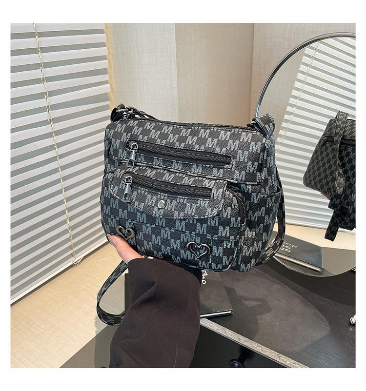 Fashion trend versatile shoulder bag women's messenger bag 2025 new retro foreign style armpit bag