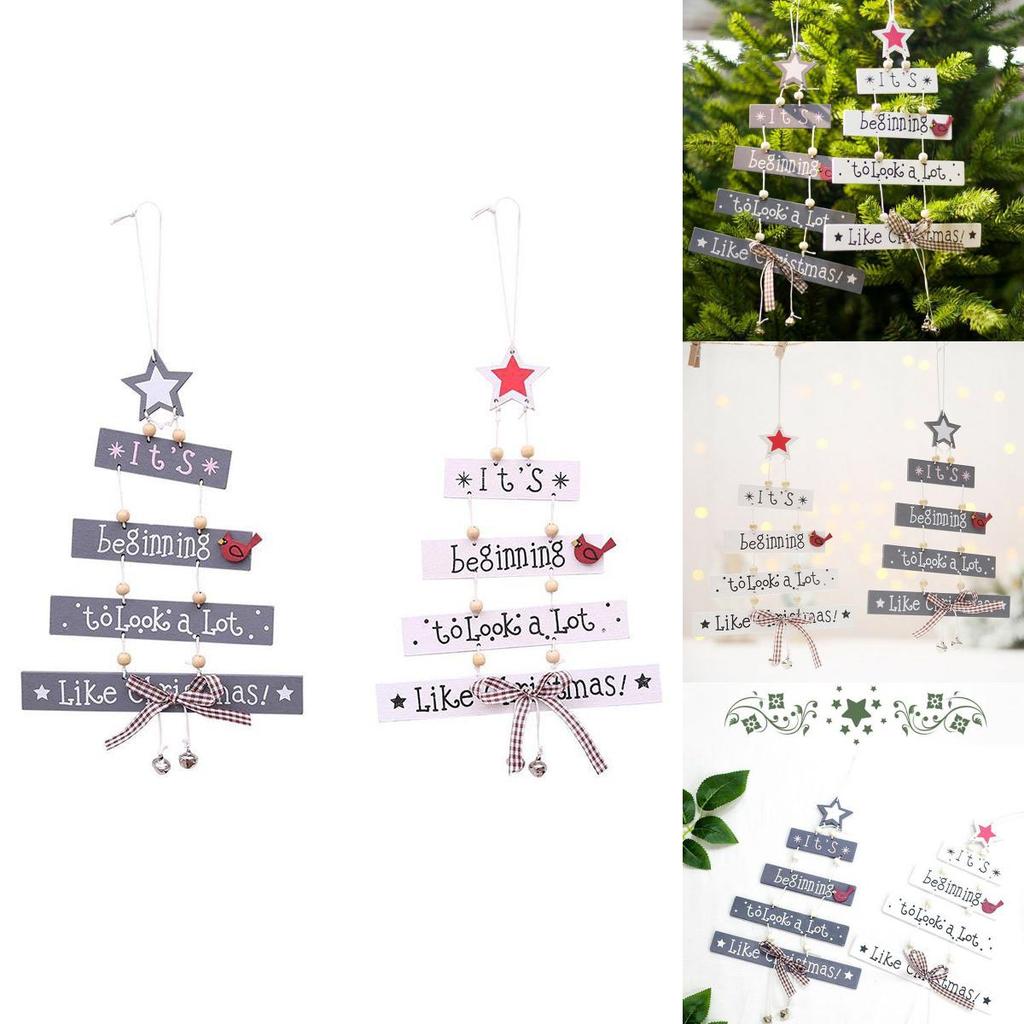 Schlanke und stilvolle Weihnachtsbaumdekoration aus Holz für festliche Stimmung