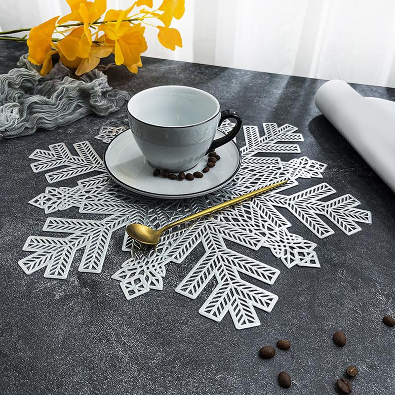 1PC Table Decorations Home Decor Stain Resistant Restaurant Decoration Thermal Insulation PVC Snowflake Meal Mat Party Supplies
