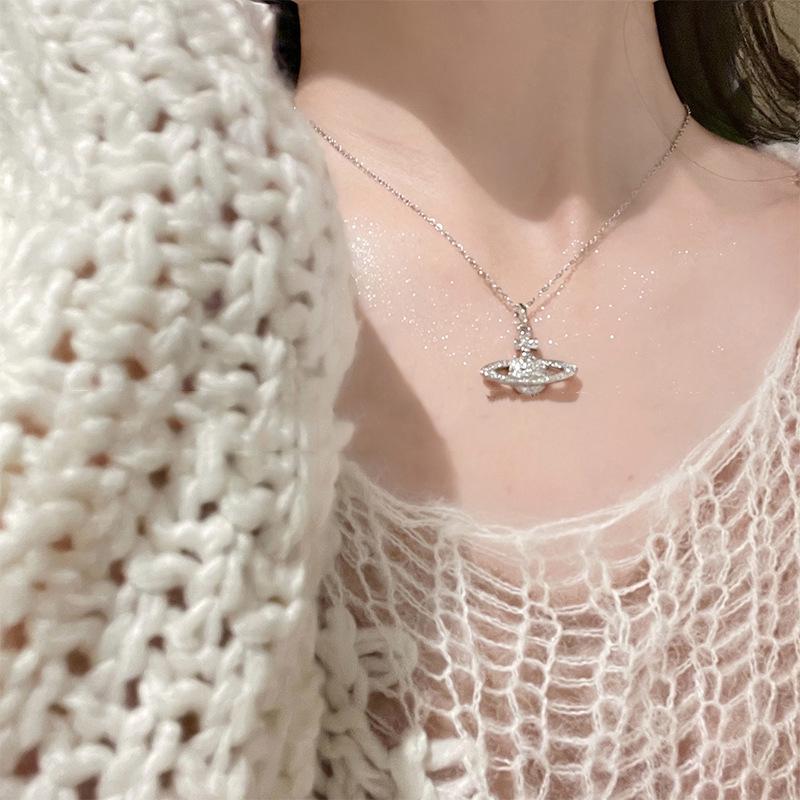 Titanium steel does not fade Queen Mother necklace pearl Saturn paperclip pendant light luxury niche accessories high-end accessories