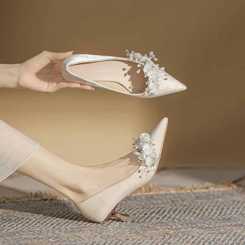 

-A elegant temperament sexy women high heel shoes white wedding banquet design simple style CM.CM 40