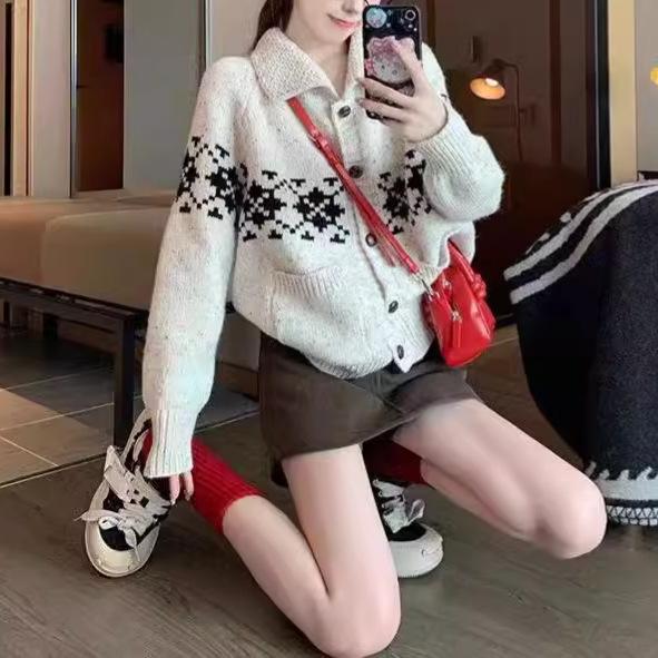 Retro lapel jacquard sweater women's loose winter new models are popular this year, versatile long-sleeved knitted cardigan jacket trend