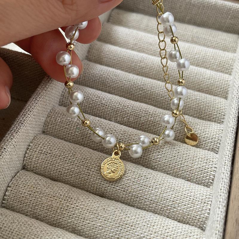 Retro Baroque Imitation Pearl Portrait Bracelet Female Niche Design Sense Hand String Couple Personality Temperament Hand Accessories
