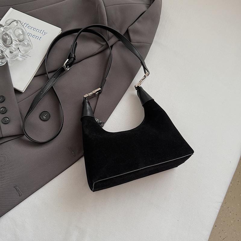 Hand Carry Fashion Dumpling Bag Women 2025 Autumn and Winter Korean Ins Simple Versatile Shoulder Bag Niche Trend Messenger Bag