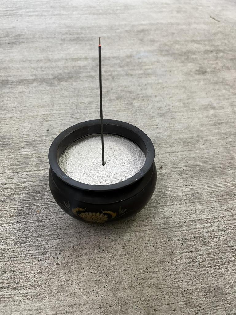 White Ash for Incense Burners, Outdoor Use, and Temple Use. 1kg. White Sand. Safe Ash That Disappears On Contact.