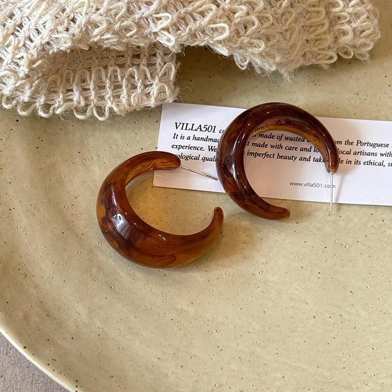 Maillard Silver Needle Heart Earrings: Geometric Irregular Resin Studs for Women