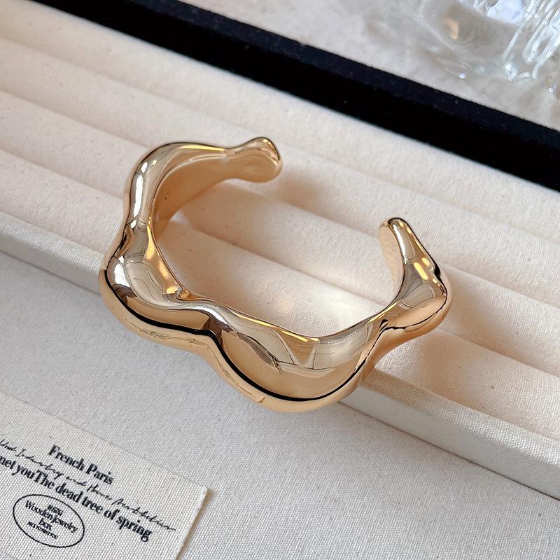 High-End European and American Acrylic Rhinestone Bracelet – Niche Design with Luxurious Feel