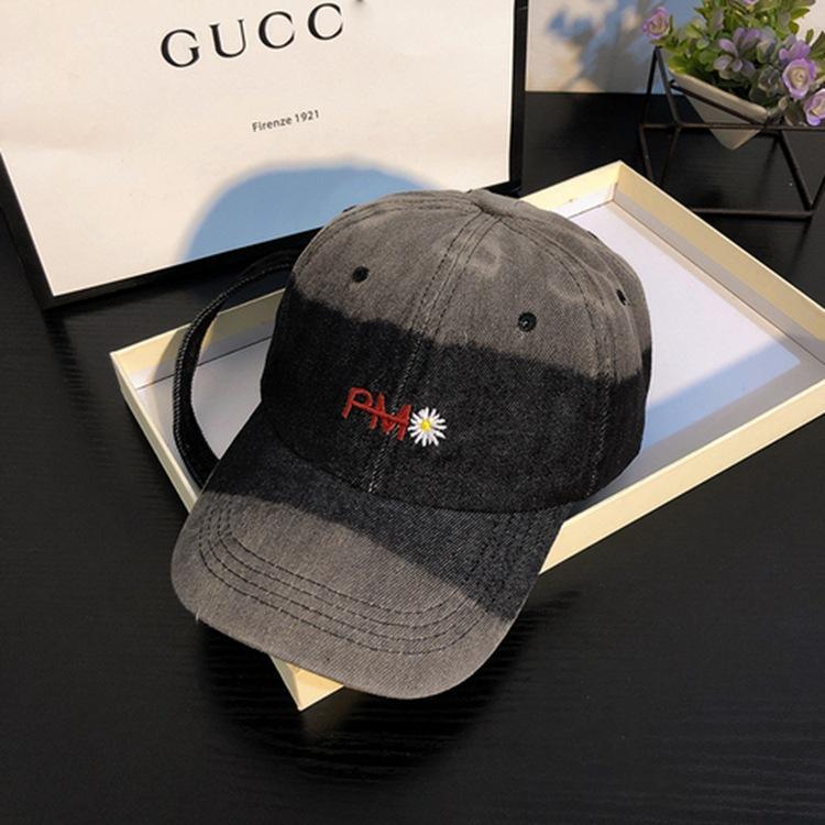 

GD Quan Zhilong та же кепка мужская весна и лето постепенная смена цвета джинсовая ромашки вышитые бейсболка женская adjustable чёрный