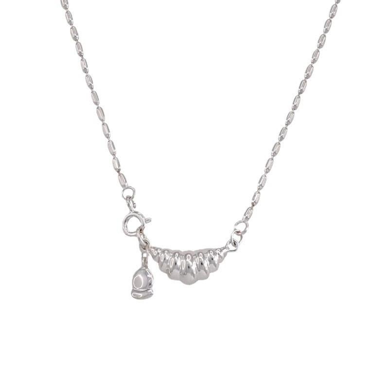 Women's Personalized Croissant Pendant Necklace - Simple, Versatile, Fashionable Clavicle Chain