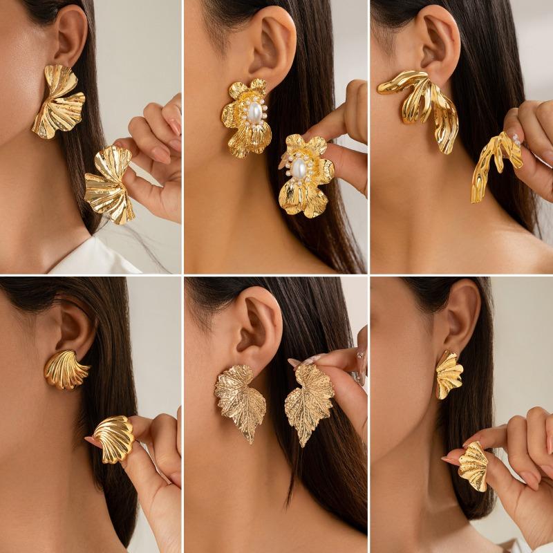 Exaggerated metal ginkgo biloba stud earrings, trendy girl sweet cool wind shell pattern earrings