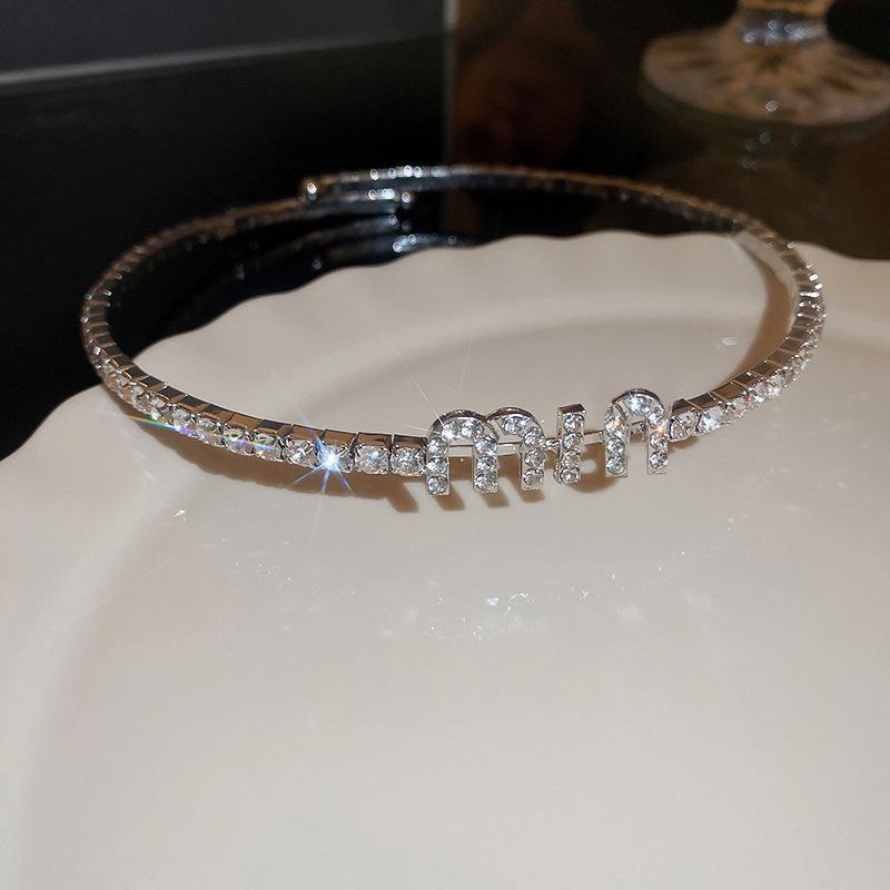 Trendy European & American Choker Necklace: Unique, Stylish, Short Fashion Neckwear