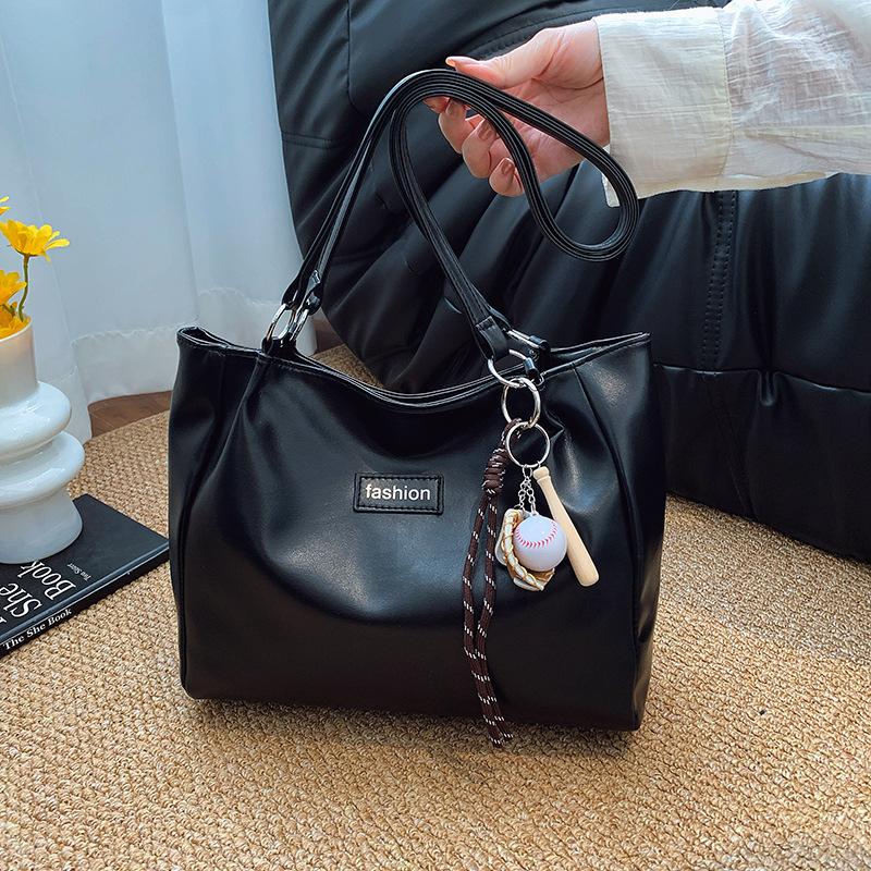 

Autumn and winter fashion new versatile tote bag women s personality leisure commuting large capacity to work retro messenger bag no pendant чёрный