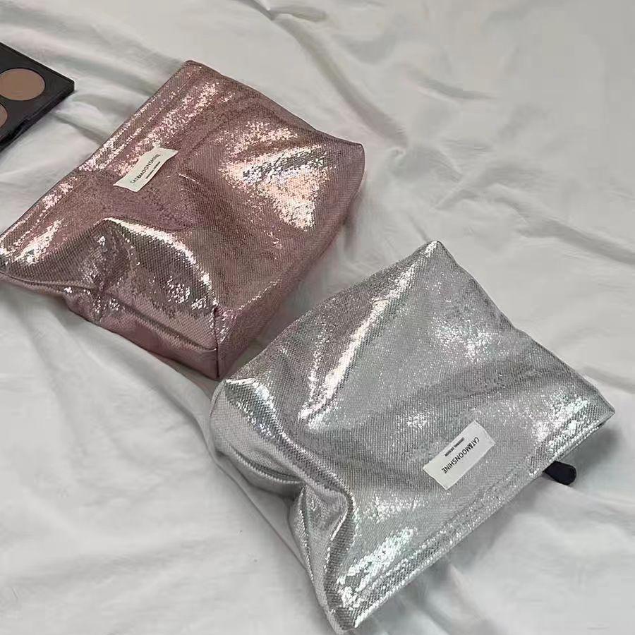 Flashing Clutch: Original Large-Capacity Makeup & Wash Travel Organizer - Simple & Portable.