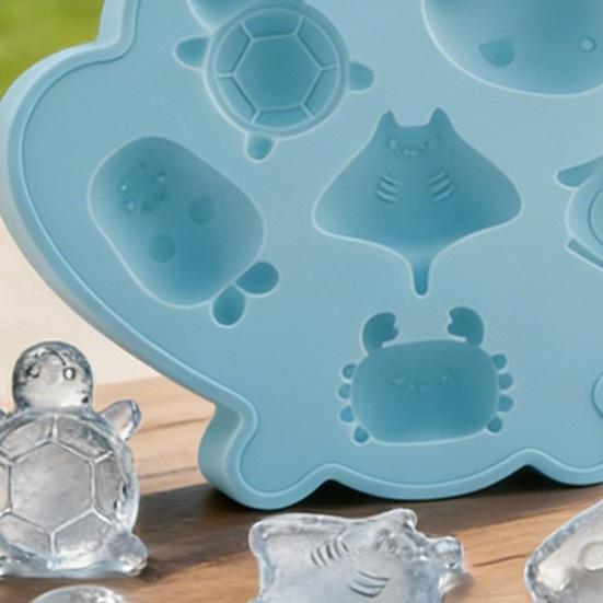 Ocean Animal Silicone Ice Cube Tray with Lid 6-Cavity Food-Grade Mold for Whale Turtle Penguin Shapes Easy-Release Fun Cocktail Whiskey Ice Maker for