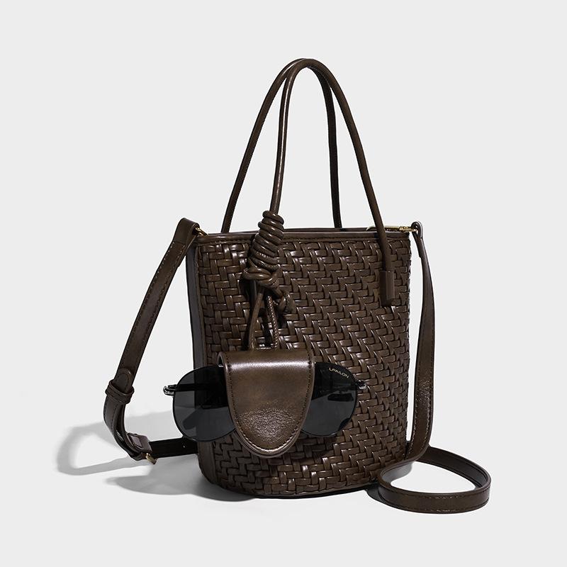 Niche Handwoven Fashion Handheld Bucket Bag for Women 2025 New Versatile Exquisite Light Luxury Shoulder Bag Crossbody Bag