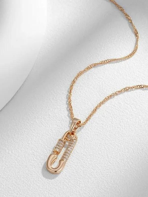 Handcrafted Carabiner Pendant Necklace with Crystal Accents Stylish Unique Design Durable Chain for Everyday Wear and Layering Accessories