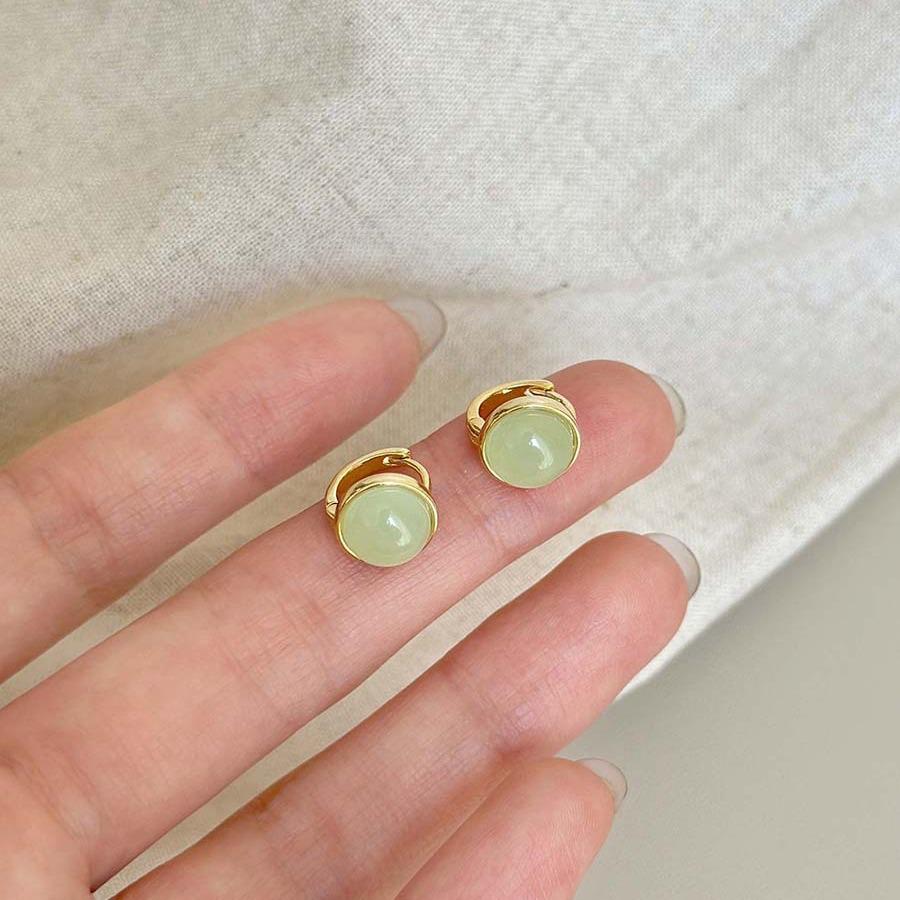 Elegant Green Chinese-Style Earring Clips - Summer Collection: Light Luxury, Exquisite Design